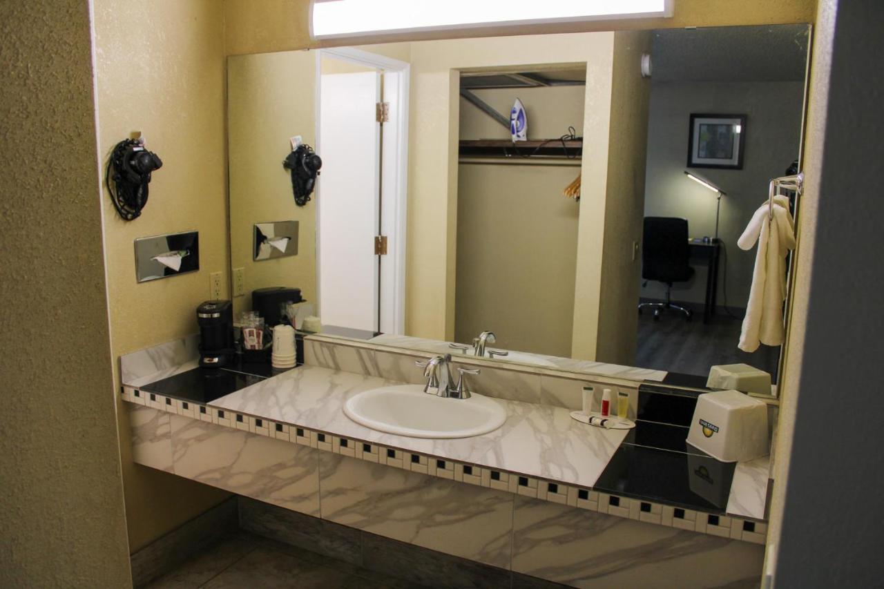Days By Wyndham Hotel Bend