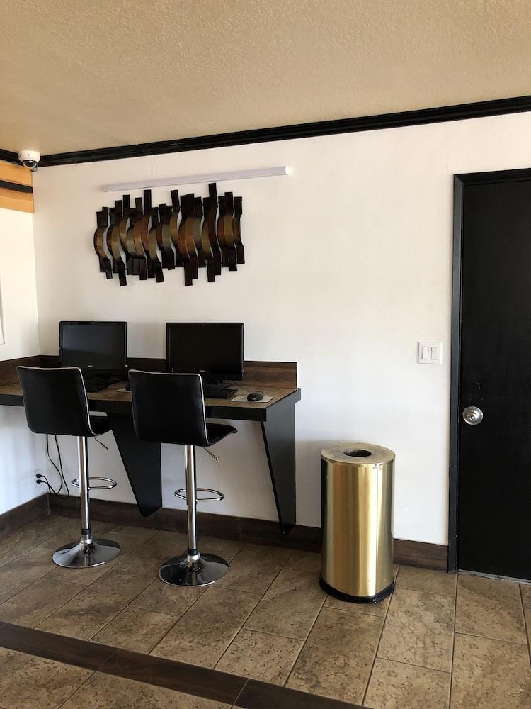 Days By Wyndham Hotel Bend
